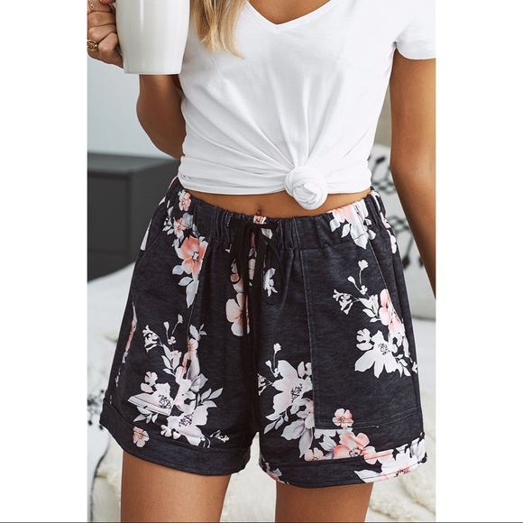 🆕 Black Floral Drawstring Waist Pocketed Shorts - Picture 3 of 5
